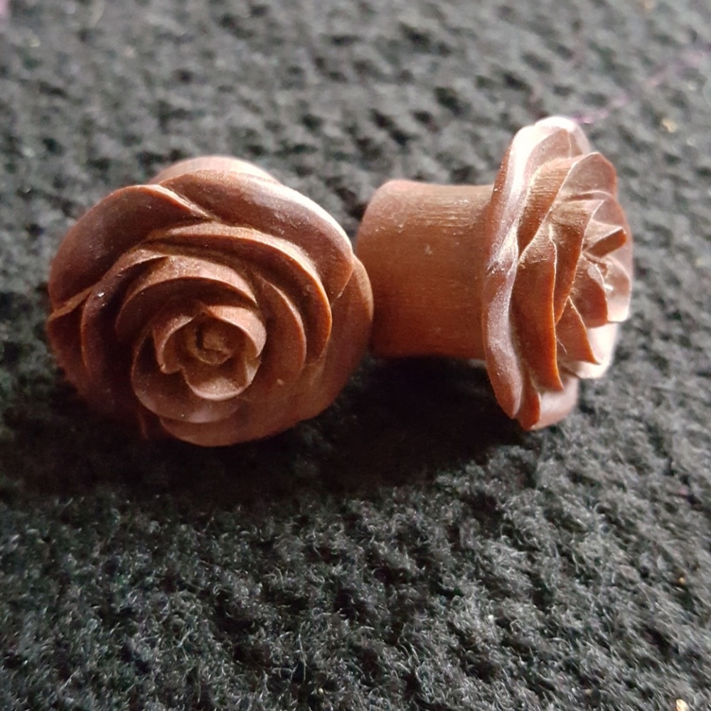 5/8" Wooden Rose Plugs